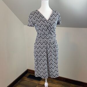 Talbots Jersey Shift Midi Dress - Black and White Zig Zag Stripe Size Small Peti